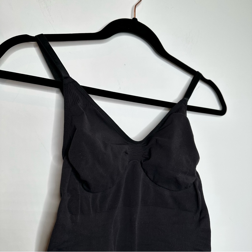 SKIMS Sculpting Seamless Mid-Thigh Bodysuit in Onyx Black 2X/3X - Picture 4 of 9